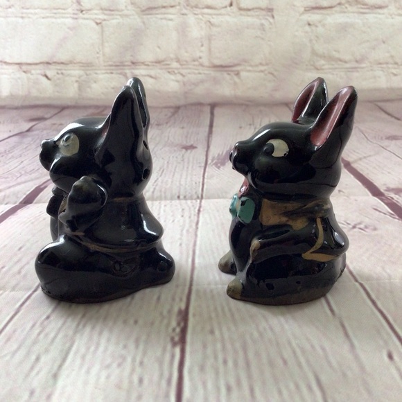 Vintage Hand Painted Redware Bunny Rabbit Salt and Pepper Shaker Pair - Japan - Picture 4 of 9